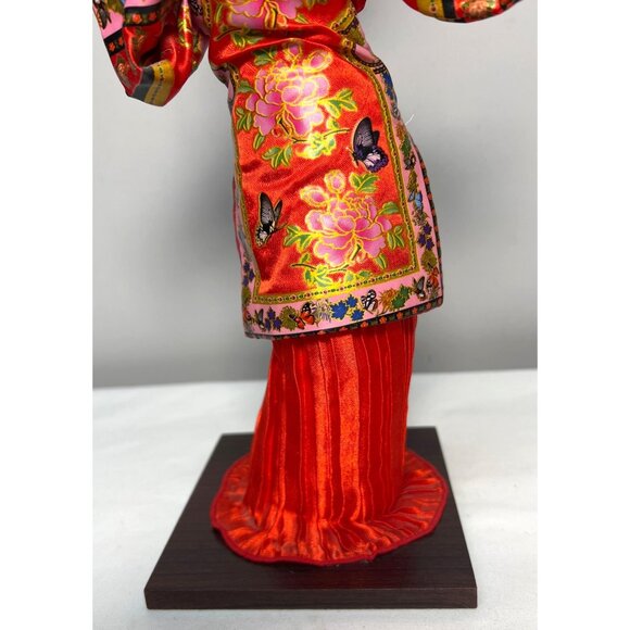 Oriental Geisha Doll In Red Silk Kimono With Floral & Butterfly Embroidery On Wo - Picture 3 of 5